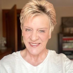 Meet your Posher, Christine